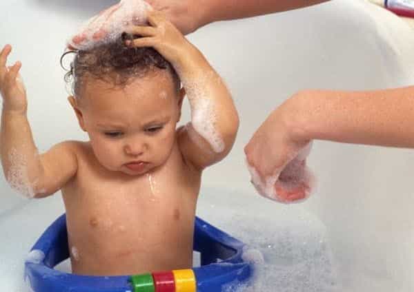 Bayi Berkeramas