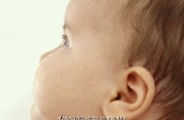 Jaga Kesehatan Telinga Sejak Bayi