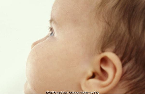 Jaga Kesehatan Telinga Sejak Bayi