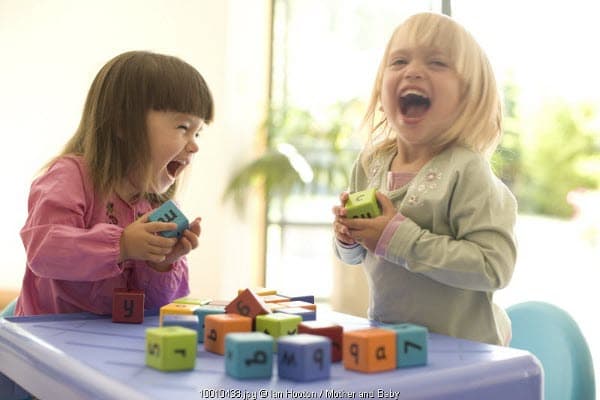 Mengajarkan Si Kecil Bersosialisasi