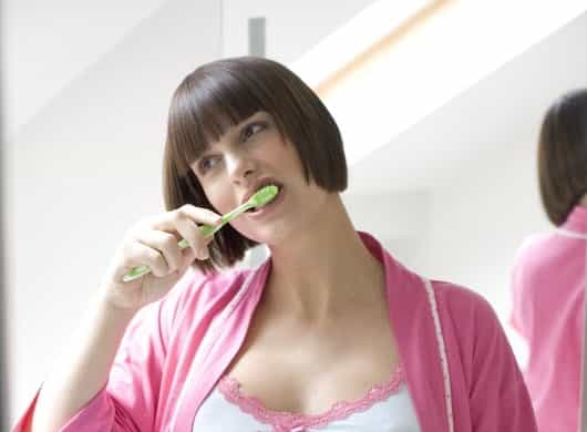 Mengatasi Gusi Sensitif saat Hamil