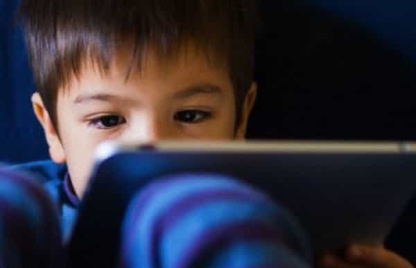 Atasi Kecanduan Teknologi pada Anak