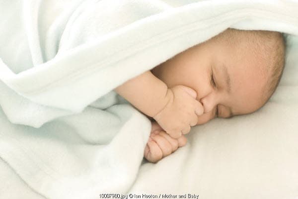 Perhatikan Irama Napas Saat Bayi Tidur