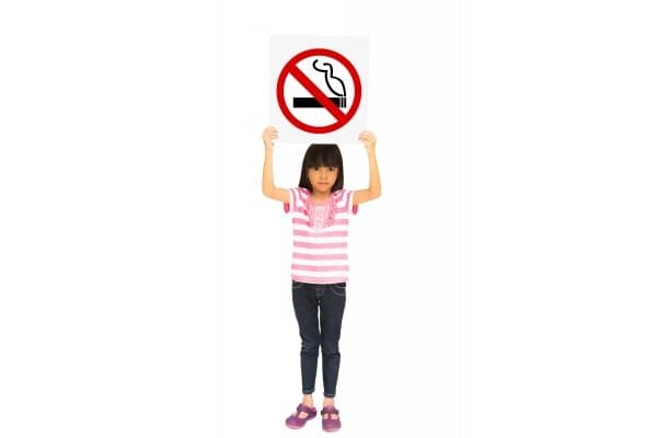 Jauhkan Anak dari Paparan Asap Rokok