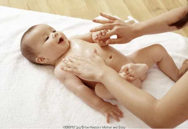 Sentuhan Orangtua Buat Bayi Tertawa