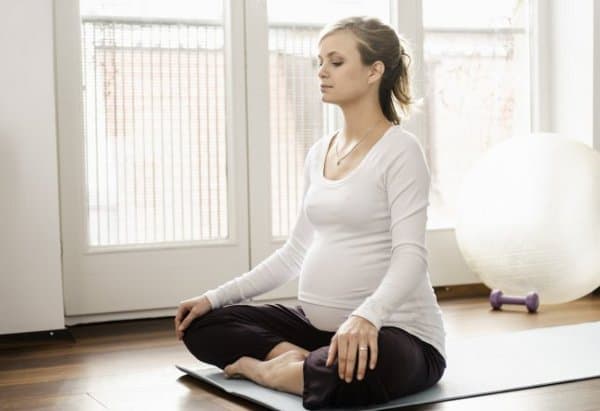 Yoga Kurangi Stres Ibu Hamil