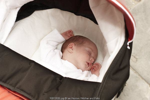 Tetap Tidur Nyenyak dalam Stroller