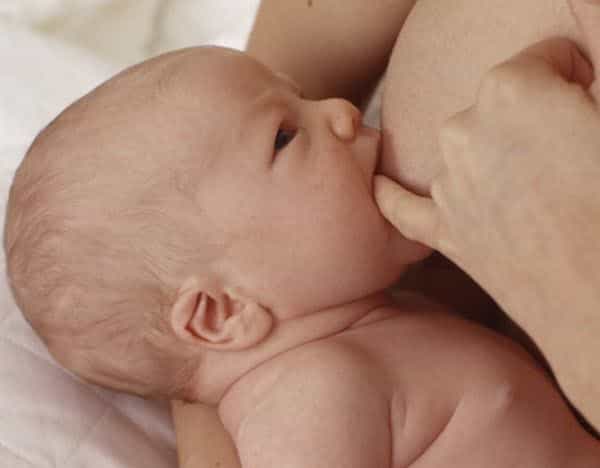 Bayi Mulai Suka Gigit puting