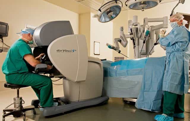 Operasi Minim Risiko dengan Bedah Robotic