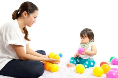 Bolehkah Bayi Bermain Sendiri?
