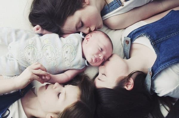 Bayi 7 Minggu Menggumamkan Kata Halo!