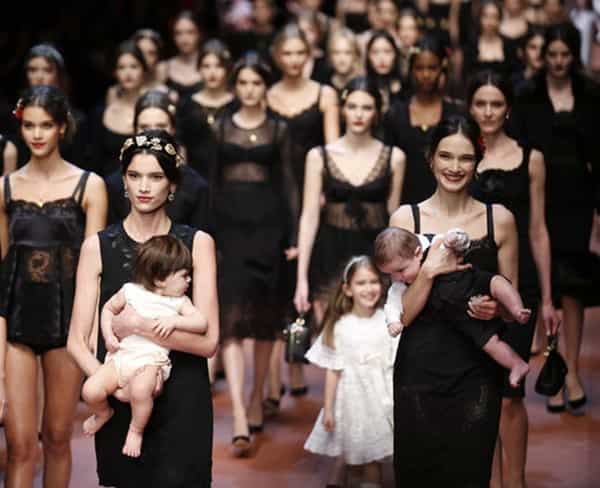Ibu & Anak di Fashion Show Dolce&Gabanna