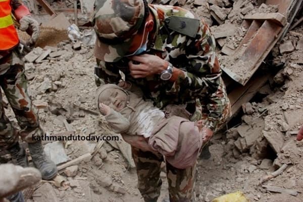 Terkubur Selama 22 Jam, Bayi di Nepal Selamat