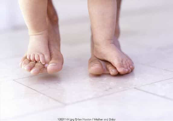 Kiat Merawat Kaki Si Kecil
