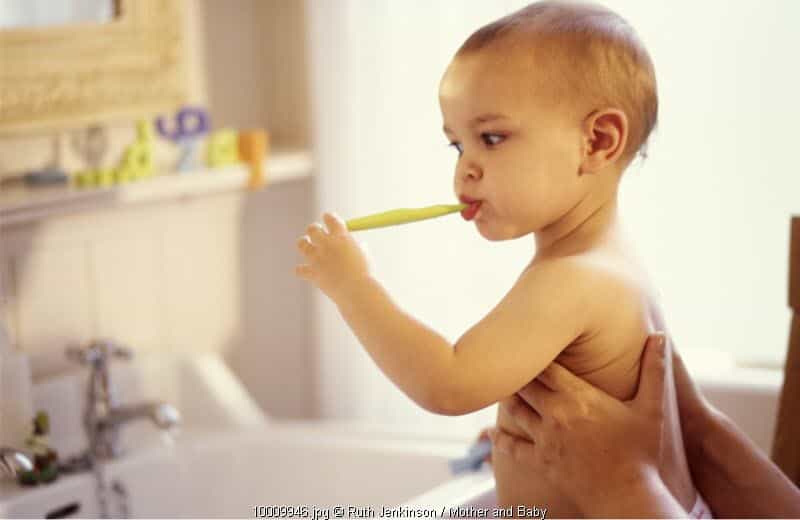 Tips Merawat Gigi Bayi