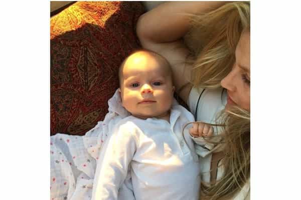 Hollywood Mom & Bayi Mereka