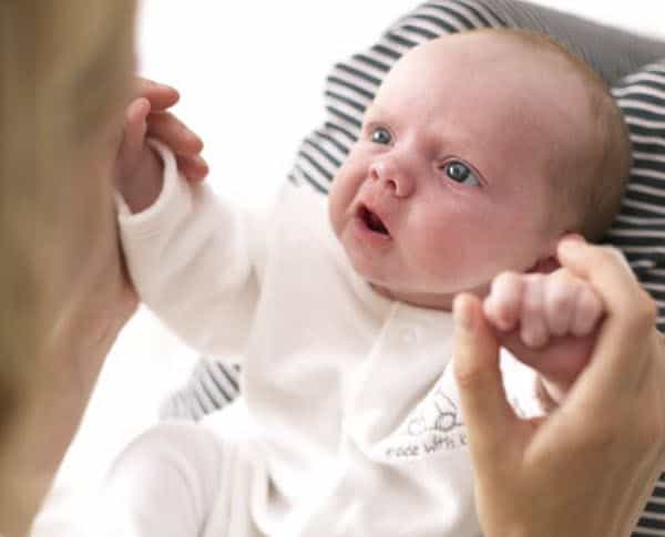 Bayi Membuang Muka Saat Diajak Bicara Tanda Autisme