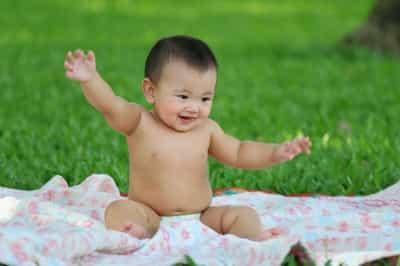 Perhatikan Hal Ini saat Menjemur Bayi (2)