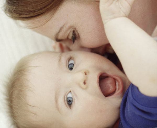 Perkembangan Sosial Bayi di Tahun Pertama
