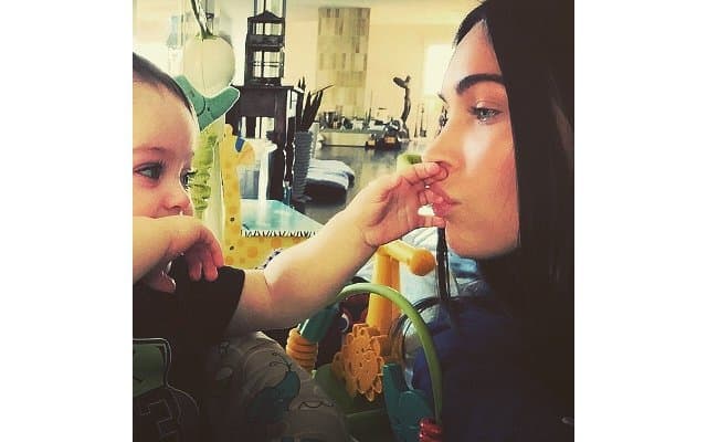 Aksi Lucu Putra Megan Fox