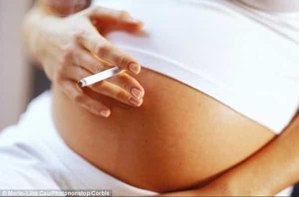Paparan Nikotin dari Ibu Perokok Terbukti Meracuni Darah Bayi