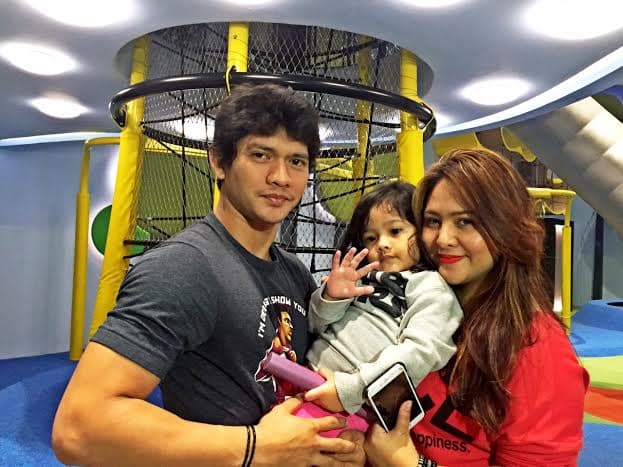 Serunya Akhir Pekan Iko Uwais dan Keluarga