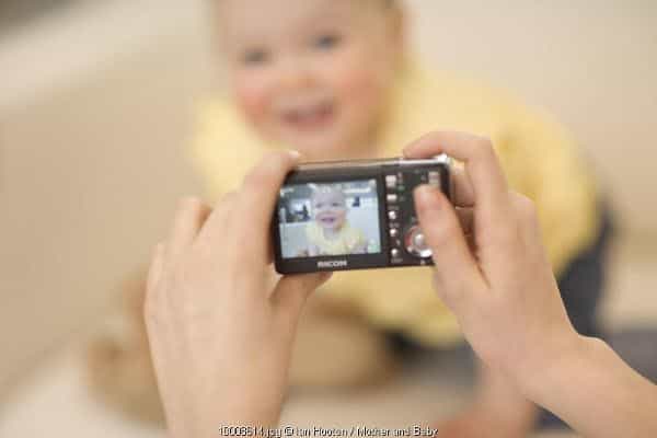 4 Cara Mengabadikan Perjalanan Hidup Si Kecil