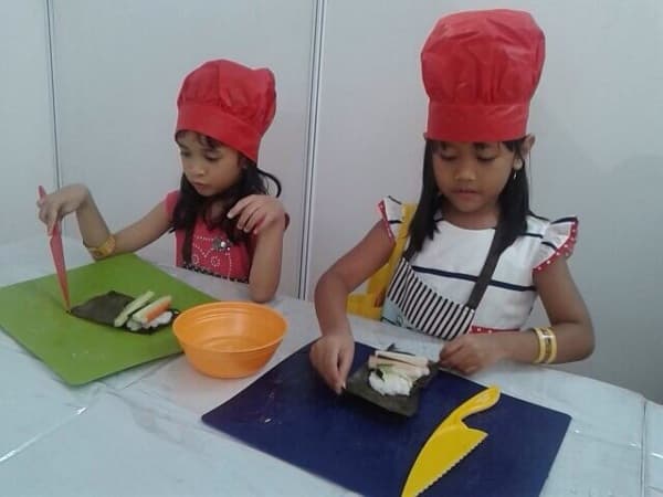 Belajar Memasak Bersama Teman-teman