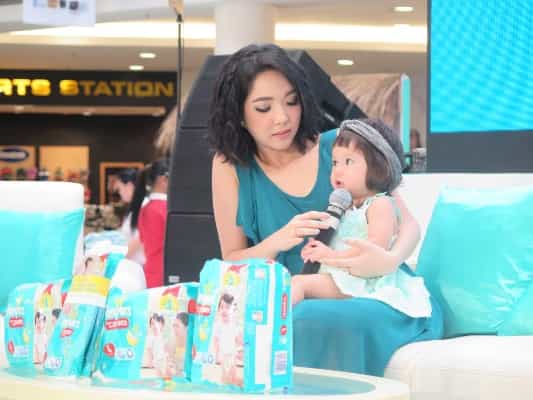 Gempita Nora Marten Menjadi Pusat Perhatian di Surabaya