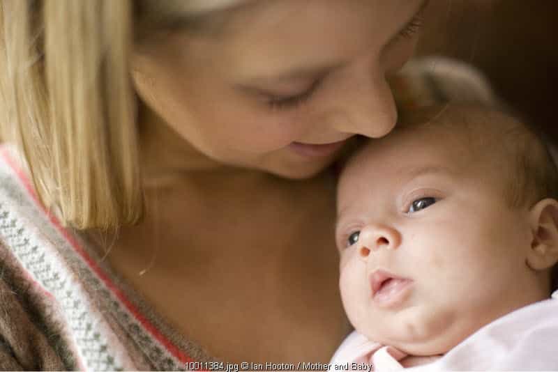 5 Tips Nyaman Melalui Minggu Pertama bersama Si Kecil