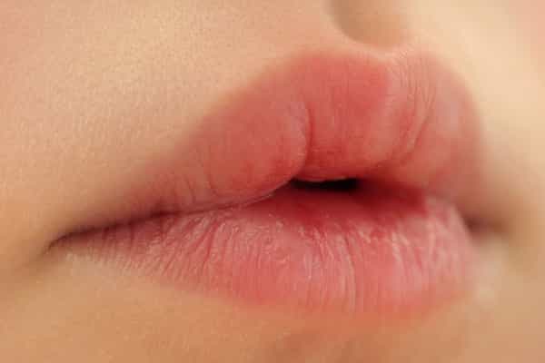 4 Ramuan Rumahan untuk Lembapkan Bibir