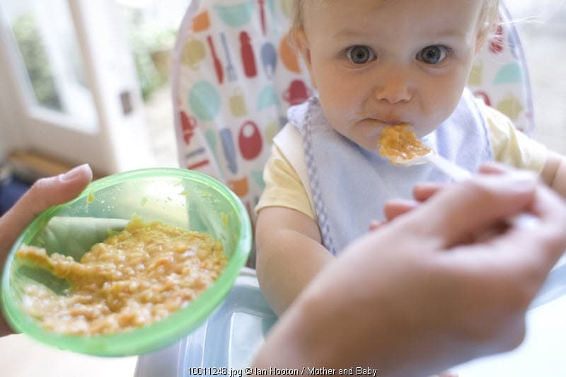 Anak Suka Mengemut Makanan? Ini Solusinya!