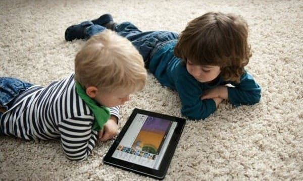 Gadget Meningkatkan Risiko Anak Obesitas