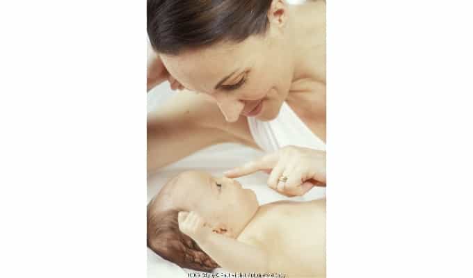 Cara Membersihkan Kotoran Hidung Bayi