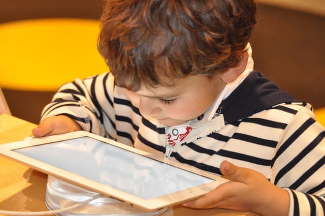 4 Dampak Positif Gadget Pada Anak