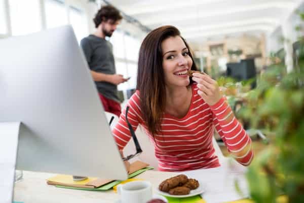 5 Tips Menurunkan Berat Badan di Balik Meja Kerja