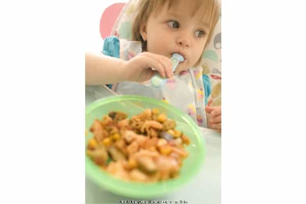 8 Tips Sukses Baby Led Weaning untuk Si Kecil