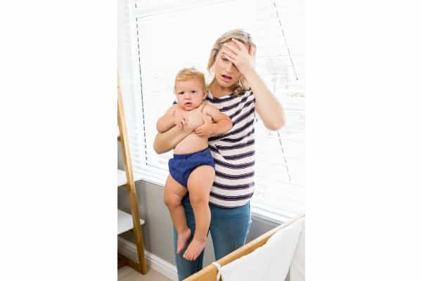 4 Cara Mengatasi Postpartum Depression