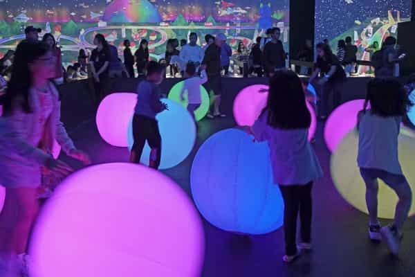 Bermain Sekaligus Belajar di teamLab Future Park