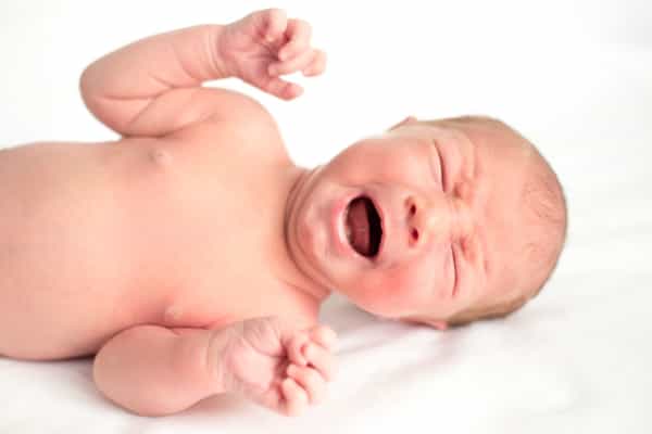 Kiat Mengatasi Perut Kembung pada Bayi