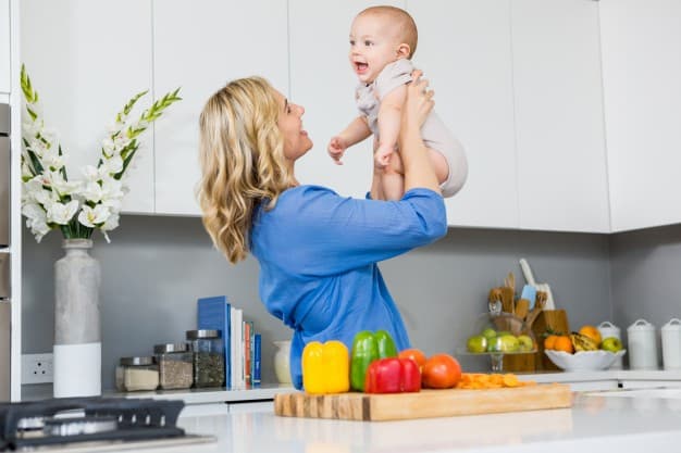 8 Trik Jitu Menerapkan Baby Led Weaning (BLW) pada Bayi