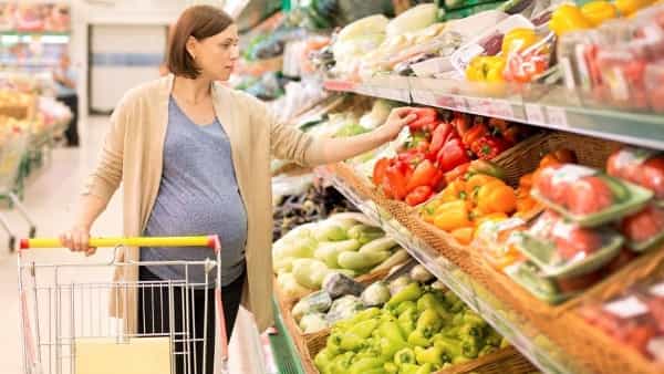 Cara Menyiasati Asupan Nutrisi Bumil Vegetarian