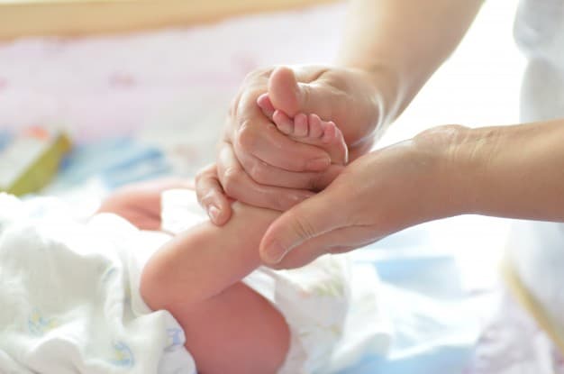Yuk Moms Cari Tahu Manfaat Baby Spa!