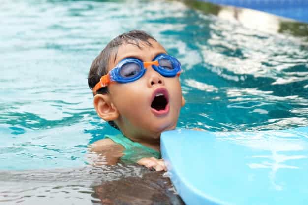 4 Tips Memilih Baju Renang untuk Si Kecil