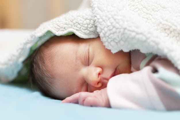 Cara Tepat Menangani Mata Lengket pada Bayi