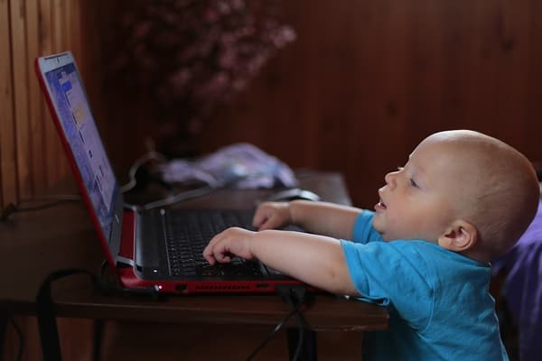 Ini Kata Dokter Bahaya Layar Gadget Bagi Mata Anak