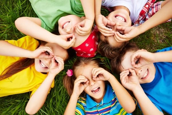 Perhatikan Jarak Usia Si Kecil dengan Teman-temannya