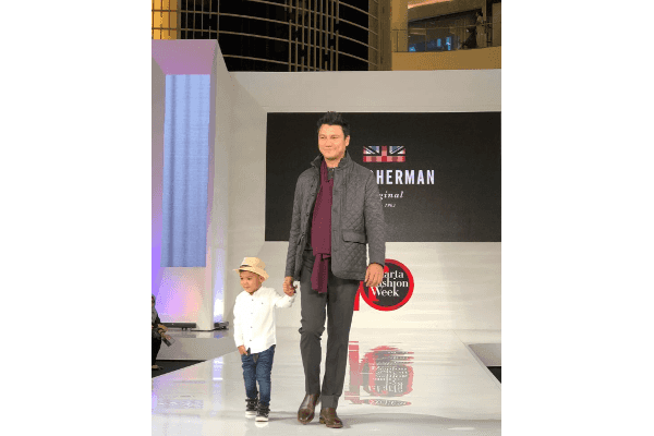 Ini Aksi Christian Sugiono dan Putranya di Atas Catwalk
