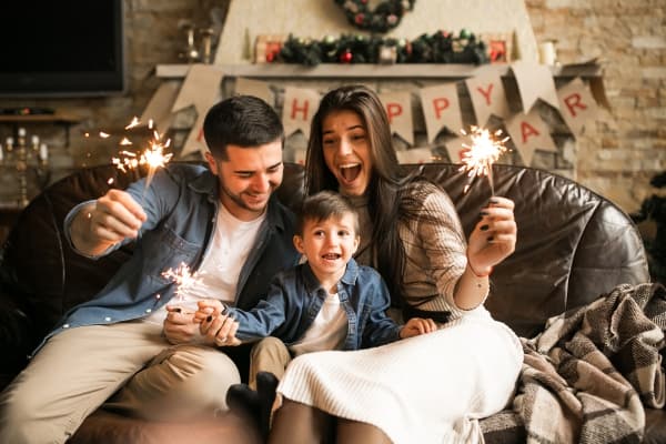 8 Cara Seru Merayakan Malam Tahun Baru Bersama Anak