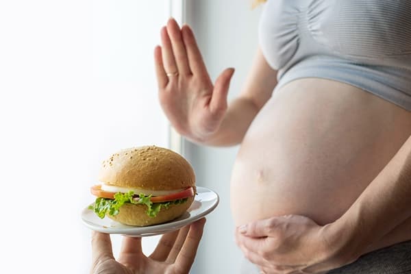 15 Makanan yang Wajib Dihindari Ibu Hamil